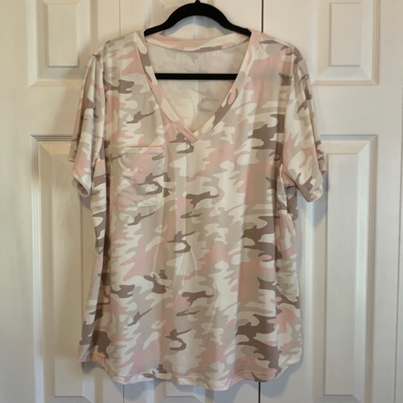 Super Soft Pink and Brown Camo V-Neck Tee Shirt Size 2X - Picture 1 of 4
